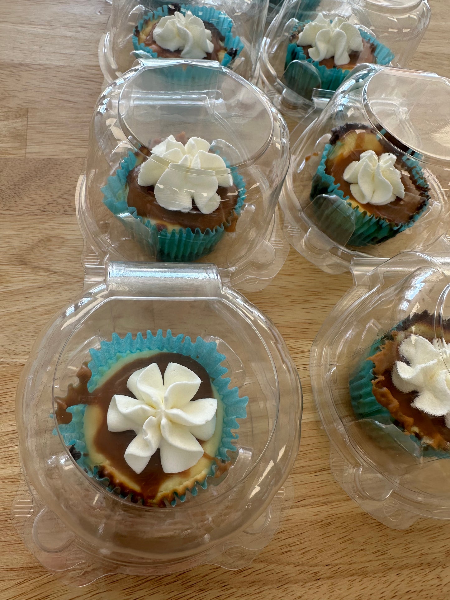 Caramel Mini Cheesecakes (2.5 Dozen)