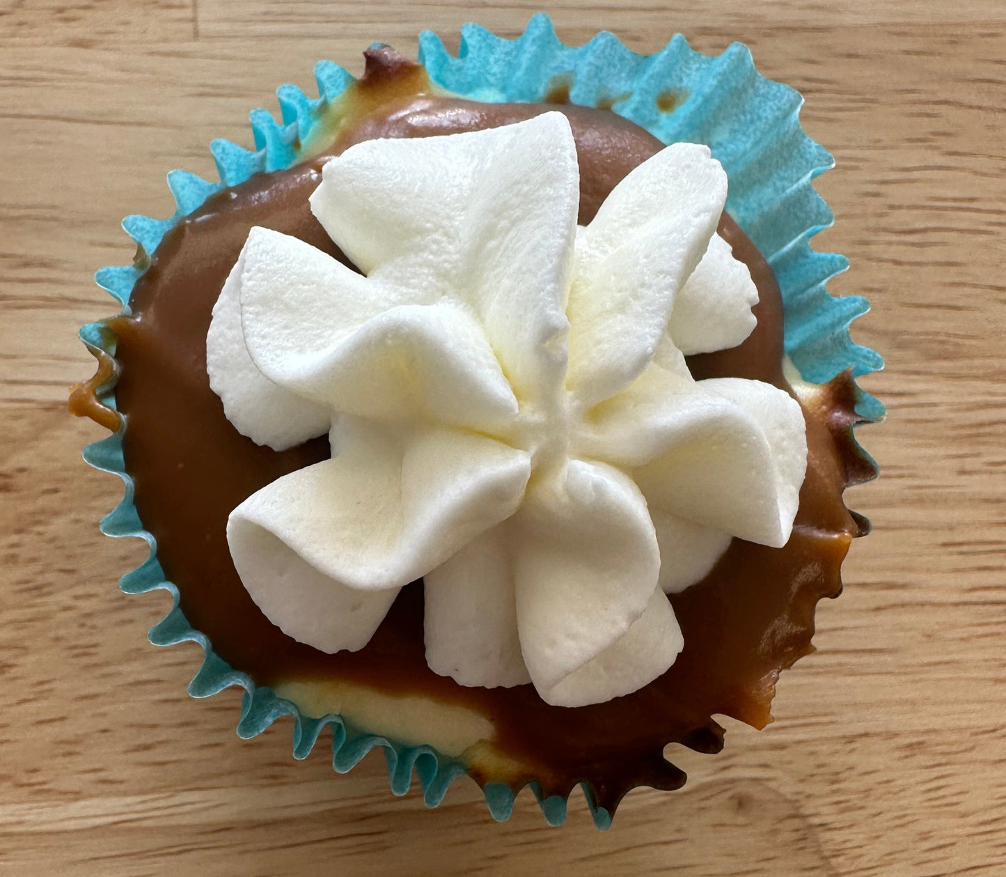 Caramel Mini Cheesecakes (2.5 Dozen)